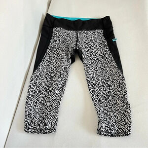 Lululemon Run Top Speed Crop Size 8 Brushed Animal Print White Black Legging